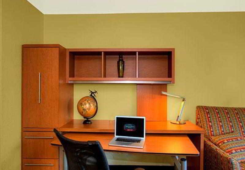 Towneplace Suites Manchester-Boston Regional Airport Екстер'єр фото